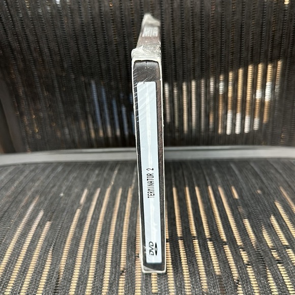 NWT Terminator 2 (T2) DVD - Picture 3 of 4